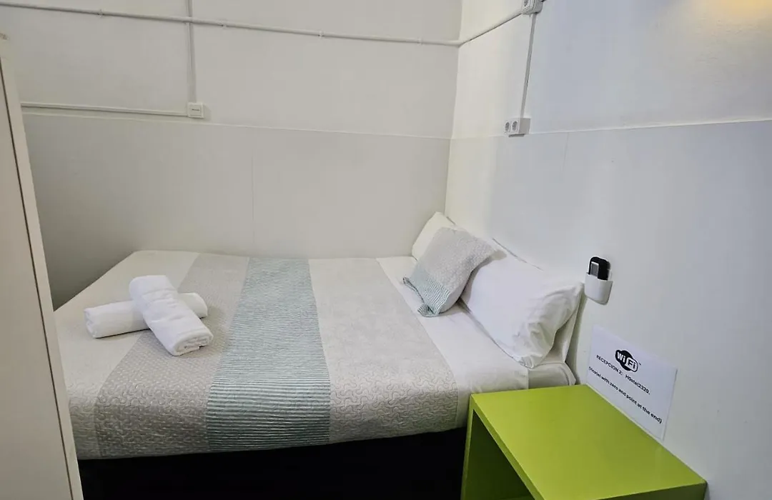 Central And Basic Universitat For Young Hostel-1